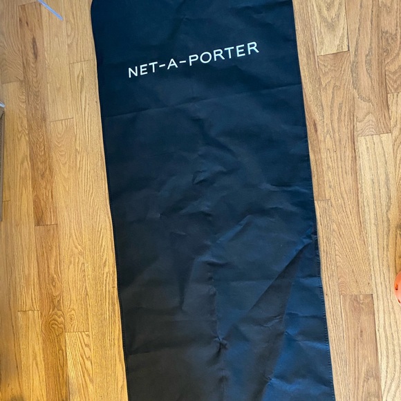 NET A PORTER GARMENT BAG - Picture 6 of 10